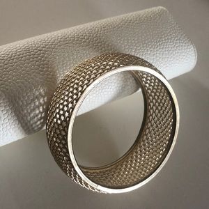 Gold bracelet bangle